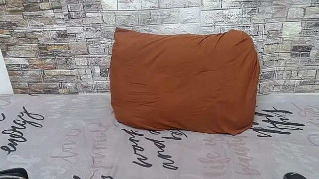 Snapshot of XYummyDoll32 chatting on 10.25.25 XYummyDoll32 online show from 10.25.25