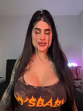 Niinarosee online show from 04.20.26