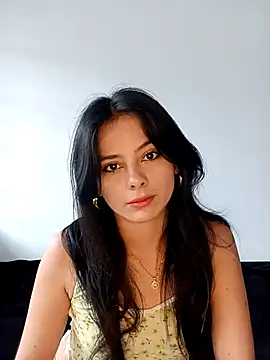 Snapshot of SaraMistick chatting on 10.08.25 SaraMistick online show from 10.08.25