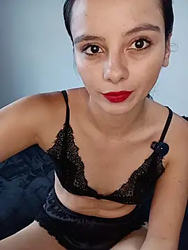 Snapshot of SaraMistick chatting on 11.12.25 SaraMistick online show from 11.12.25