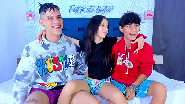 Snapshot of Youngs_Wild chatting on 10.05.25 Youngs Wild online show from 10.05.25