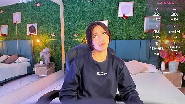 Snapshot of Rubyvixxen_ chatting on 10.21.25 Rubyvixxen online show from 10.21.25