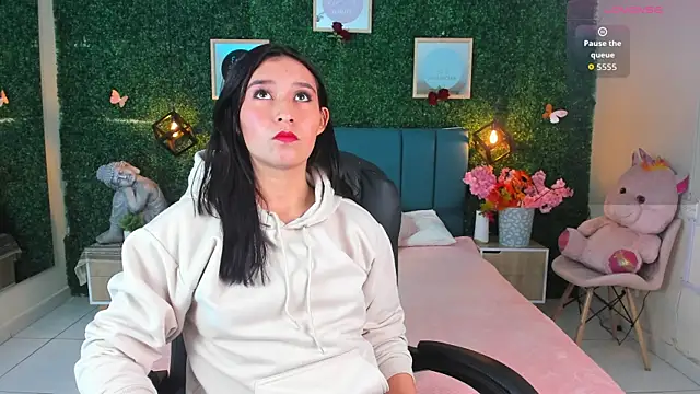 Snapshot of Rubyvixxen_ chatting on 10.22.25 Rubyvixxen online show from 10.22.25