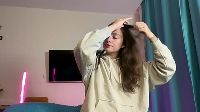 Snapshot of erikaa_miuu chatting on 10.13.25 erikaa miuu online show from 10.13.25