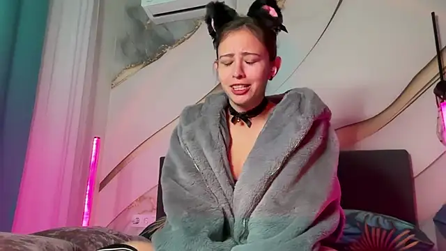 Snapshot of erikaa_miuu chatting on 10.18.25 erikaa miuu online show from 10.18.25