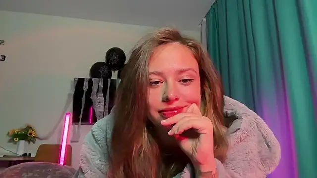 Snapshot of erikaa_miuu chatting on 10.30.25 erikaa miuu online show from 10.30.25