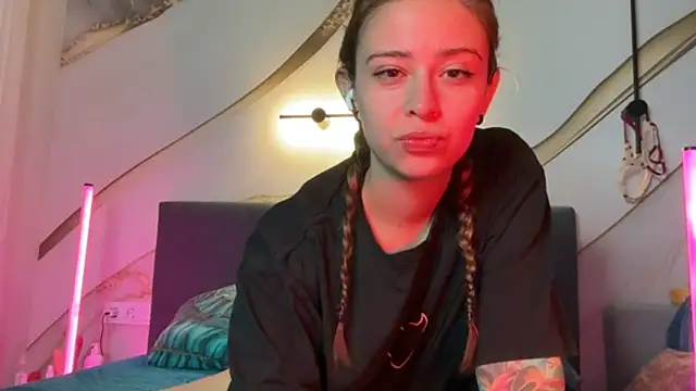 Snapshot of erikaa_miuu chatting on 11.01.25 erikaa miuu online show from 11.01.25