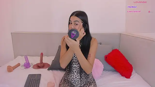 Snapshot of Samara_hale chatting on 11.01.25 Samara hale online show from 11.01.25