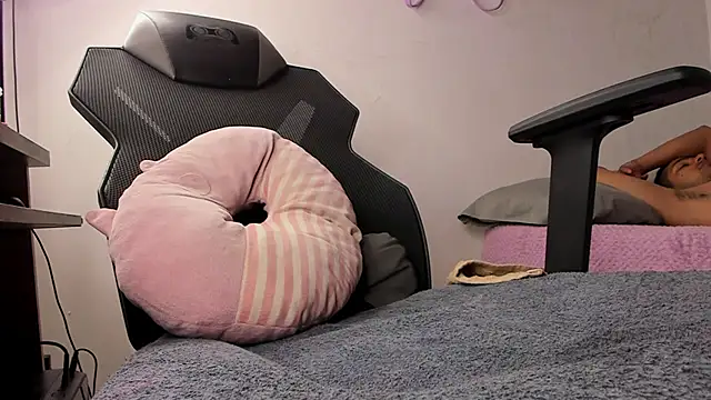 Snapshot of sweet_charm_ chatting on 10.02.25 sweet charm online show from 10.02.25