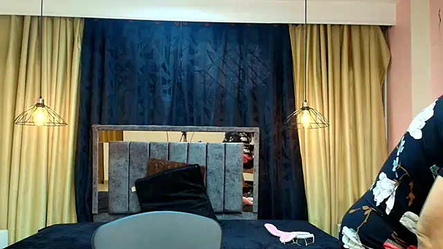 Snapshot of scarlet_milf_ chatting on 11.15.25 scarlet milf online show from 11.15.25