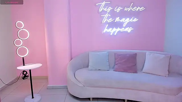 Snapshot of NatalieLewis chatting on 02.25.26 NatalieLewis online show from 02.25.26