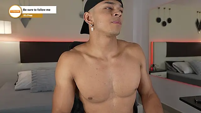 Snapshot of DanteeStone chatting on 10.01.25 DanteeStone online show from 10.01.25