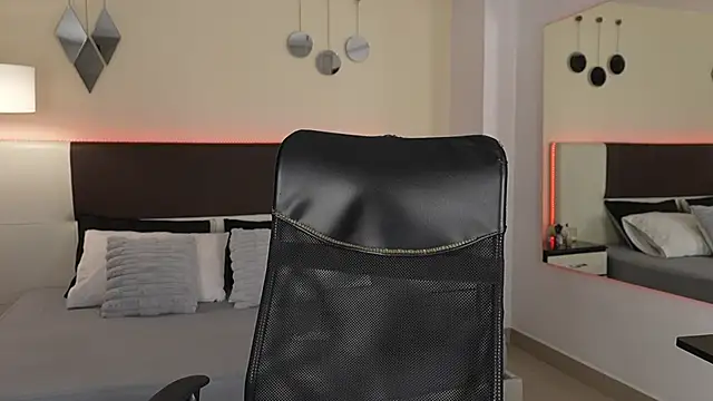 Snapshot of DanteeStone chatting on 10.02.25 DanteeStone online show from 10.02.25