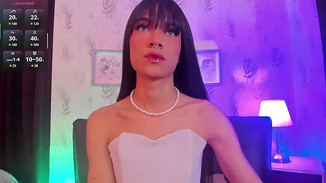 Snapshot of alana_madison10 chatting on 10.05.25 alana madison10 online show from 10.05.25