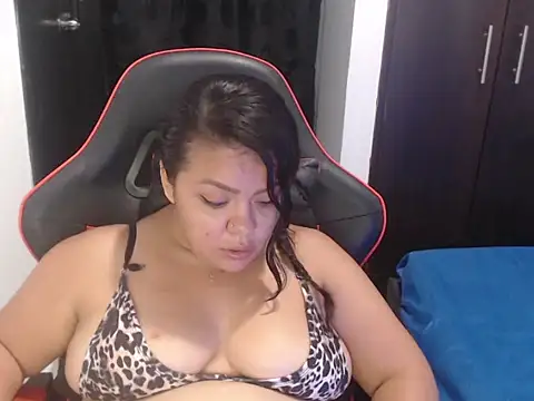 Snapshot of emily_sexxx chatting on 10.13.25 emily sexxx online show from 10.13.25