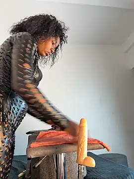 Snapshot of MerliaSsomer chatting on 10.21.25 MerliaSsomer online show from 10.21.25