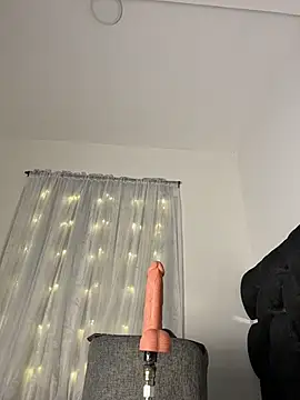 Snapshot of MerliaSsomer chatting on 10.29.25 MerliaSsomer online show from 10.29.25