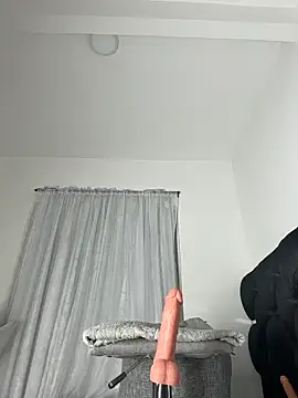 Snapshot of MerliaSsomer chatting on 11.17.25 MerliaSsomer online show from 11.17.25