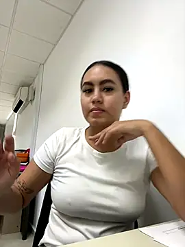 Sofi kim  online show from 10.28.25