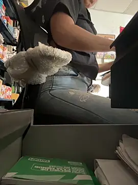 Sofi kim  online show from 11.14.25