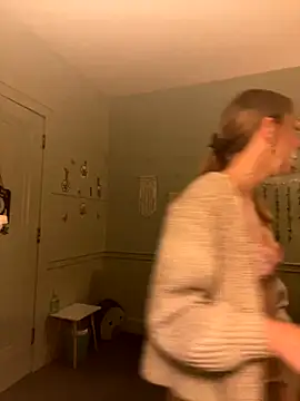 Snapshot of AmberLustXXX chatting on 10.21.25 AmberLustXXX online show from 10.21.25