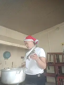 Snapshot of meo-meo00 chatting on 10.22.25 meo-meo00 online show from 10.22.25