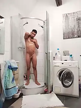 Snapshot of robergenesis chatting on 10.21.25 robergenesis online show from 10.21.25