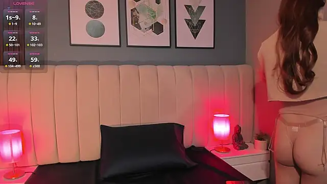 Snapshot of DaimondPink chatting on 10.15.25 DaimondPink online show from 10.15.25