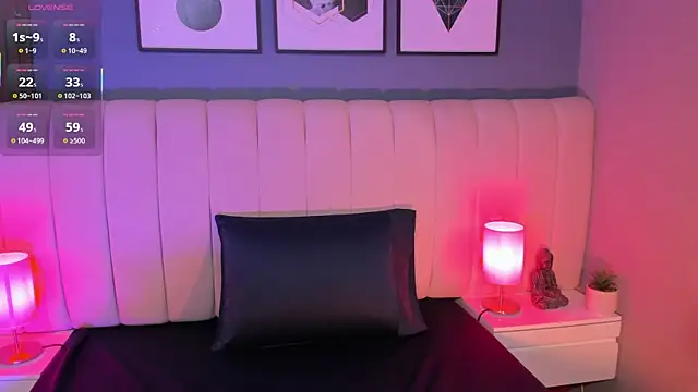 Snapshot of DaimondPink chatting on 10.16.25 DaimondPink online show from 10.16.25