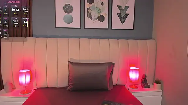 Snapshot of DaimondPink chatting on 10.17.25 DaimondPink online show from 10.17.25