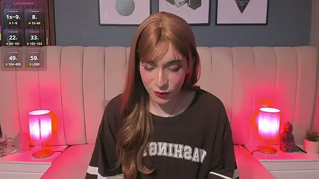 Snapshot of DaimondPink chatting on 10.20.25 DaimondPink online show from 10.20.25