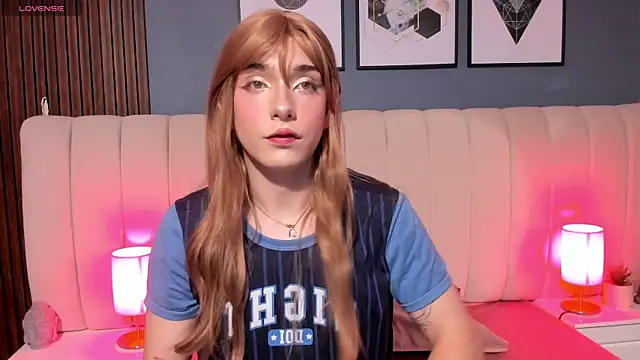 Snapshot of DaimondPink chatting on 10.23.25 DaimondPink online show from 10.23.25