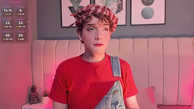 Snapshot of DaimondPink chatting on 10.24.25 DaimondPink online show from 10.24.25