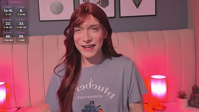 Snapshot of DaimondPink chatting on 10.30.25 DaimondPink online show from 10.30.25