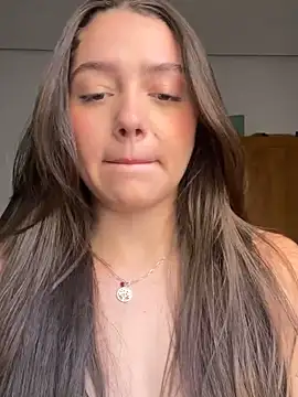 Snapshot of luiza_barcelos chatting on 10.07.25 luiza barcelos online show from 10.07.25