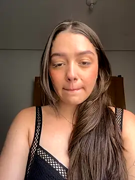 Snapshot of luiza_barcelos chatting on 10.08.25 luiza barcelos online show from 10.08.25