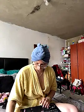 imariahot online show from 10.21.25