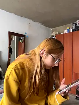 imariahot online show from 10.28.25