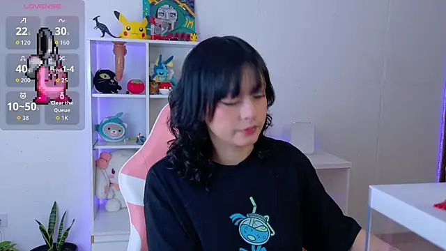 Snapshot of Sallie_Doll chatting on 10.11.25 Sallie Doll online show from 10.11.25