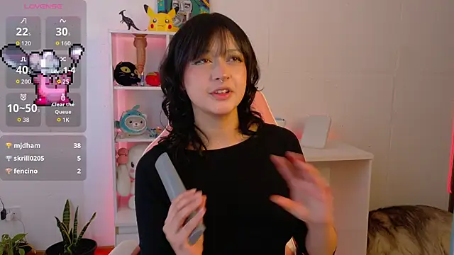 Snapshot of Sallie_Doll chatting on 10.21.25 Sallie Doll online show from 10.21.25