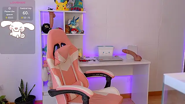 Snapshot of Sallie_Doll chatting on 10.23.25 Sallie Doll online show from 10.23.25