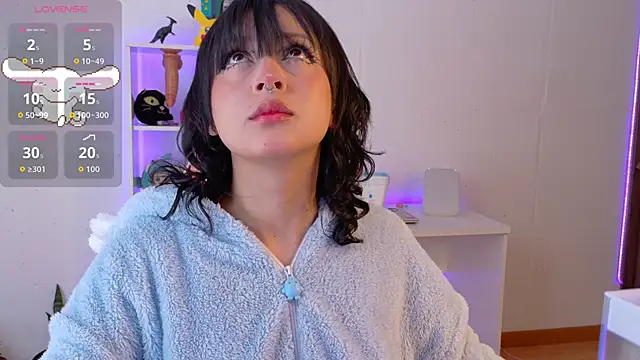 Snapshot of Sallie_Doll chatting on 10.28.25 Sallie Doll online show from 10.28.25