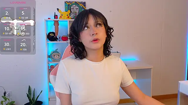 Snapshot of Sallie_Doll chatting on 11.11.25 Sallie Doll online show from 11.11.25