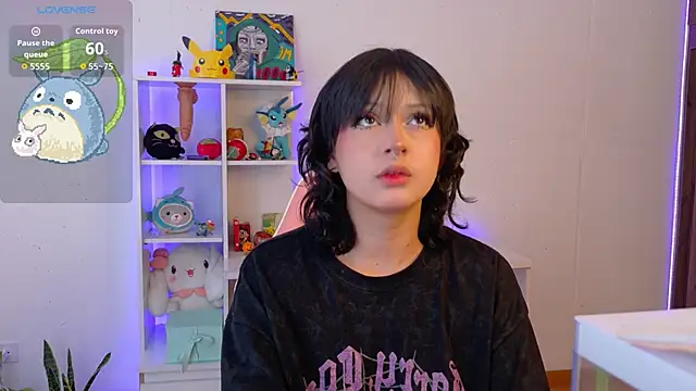 Snapshot of Sallie_Doll chatting on 11.14.25 Sallie Doll online show from 11.14.25