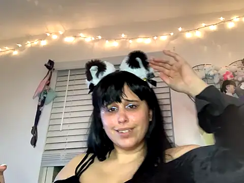 Snapshot of sadgirlsocial chatting on 10.17.25 sadgirlsocial online show from 10.17.25