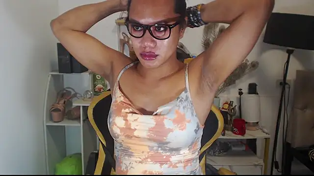 Snapshot of hugecockyurikaa chatting on 10.16.25 hugecockyurikaa online show from 10.16.25