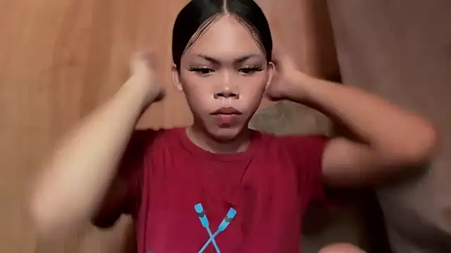 Snapshot of ella_foxtrot chatting on 11.19.25 ella foxtrot online show from 11.19.25