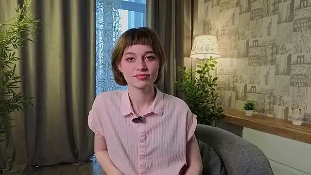 Snapshot of PaulaDauge chatting on 10.06.25 PaulaDauge online show from 10.06.25