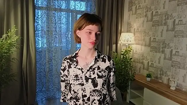 Snapshot of PaulaDauge chatting on 10.07.25 PaulaDauge online show from 10.07.25