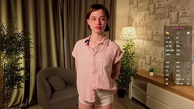 Snapshot of PaulaDauge chatting on 10.08.25 PaulaDauge online show from 10.08.25